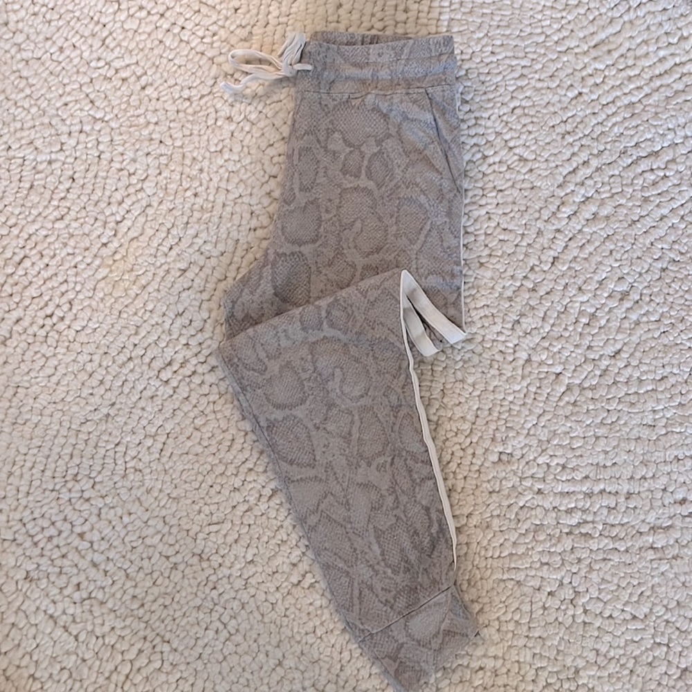 SUNDRY  brand women’s joggers SZ 1 ( SAME AS SZ . SMALL 4-6)